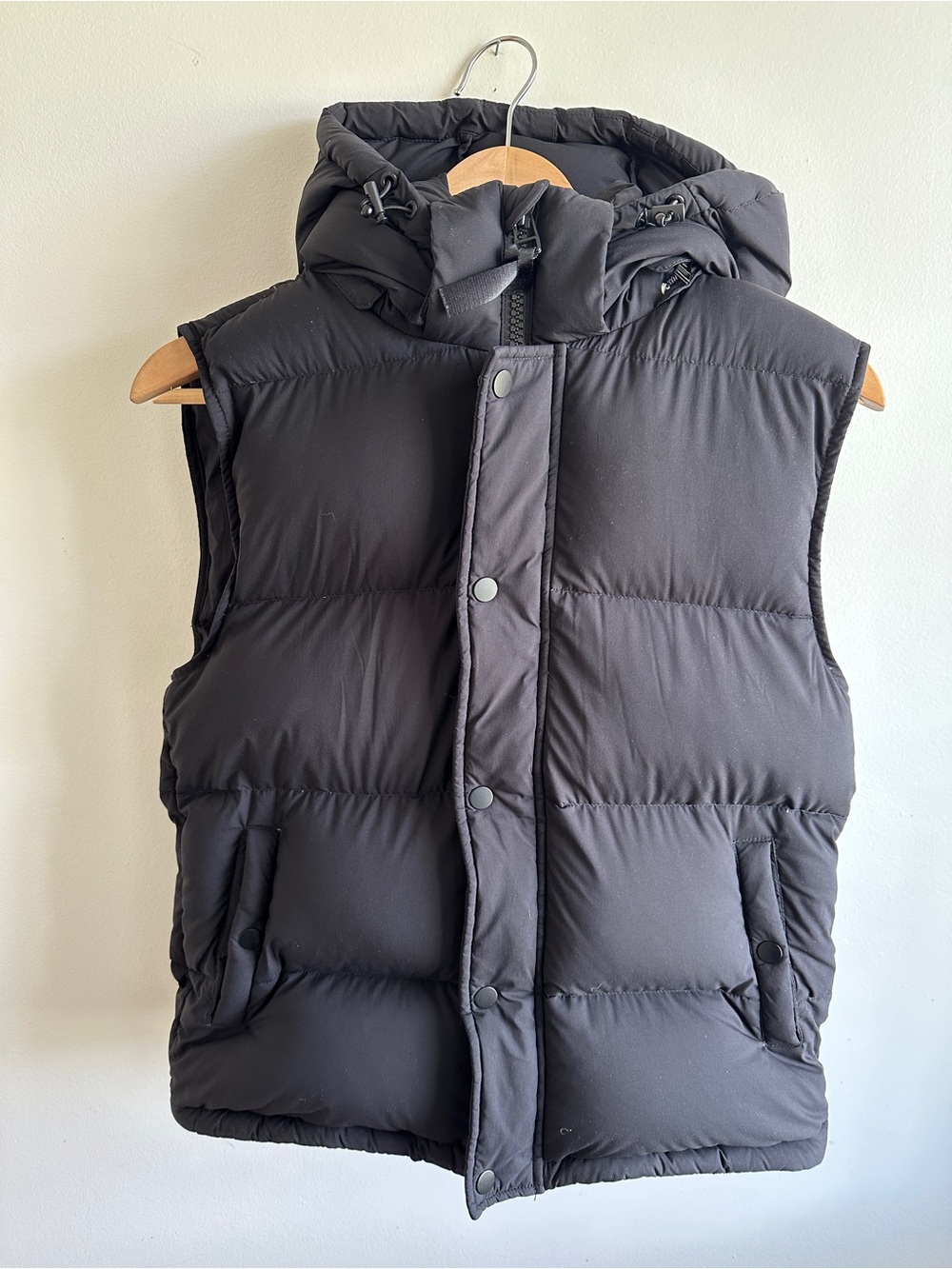 Aritzia TNA Black Hooded Puffer Vest